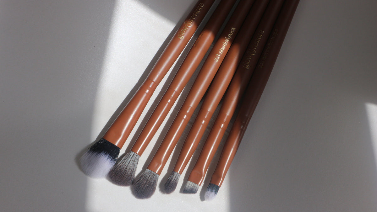 A Guide to Dual-Ended Eye Makeup Brushes